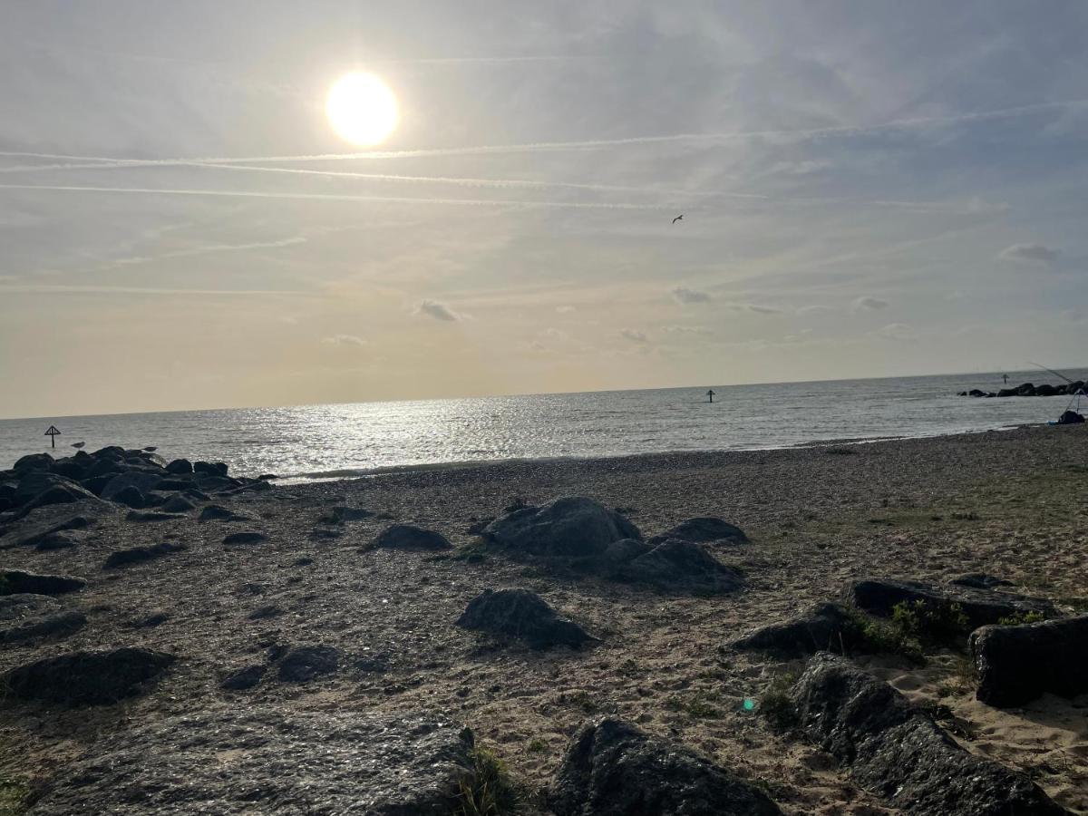 Summer Breeze Deluxe Caravan Rental Saint Osyth 외부 사진