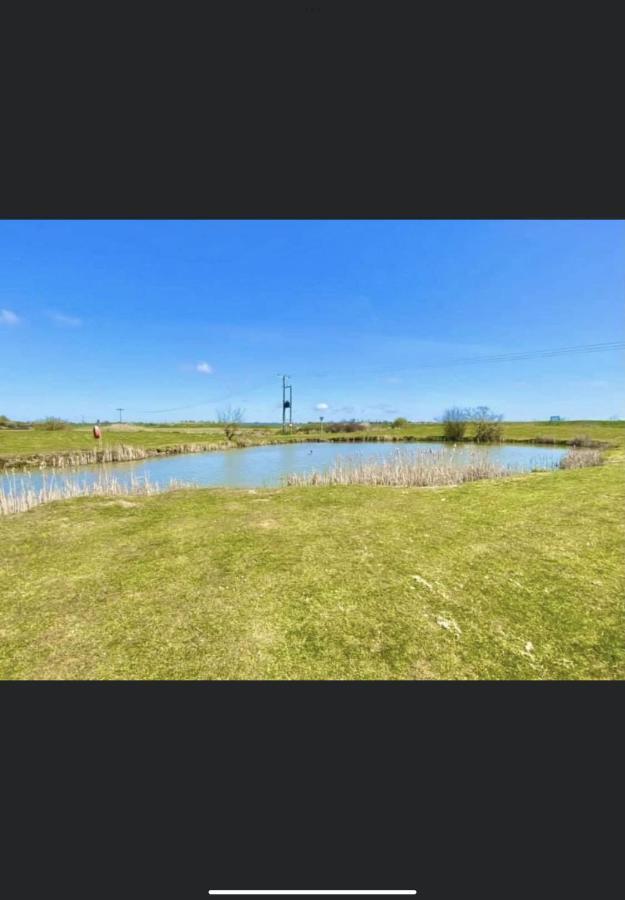 Summer Breeze Deluxe Caravan Rental Saint Osyth 외부 사진
